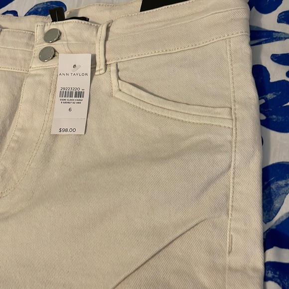 NWT Ann Taylor The Easy Straight Jean, Size 6 - Picture 6 of 11